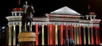 Spiegel: Τα Σκόπια η πιο κιτς πρωτεύουσα της Ευρώπης – Εκατομμύρια ευρώ για ανέγερση απίστευτων μνημείων